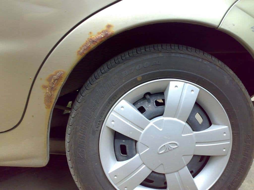 убрать ржавчину крыла автомобиля