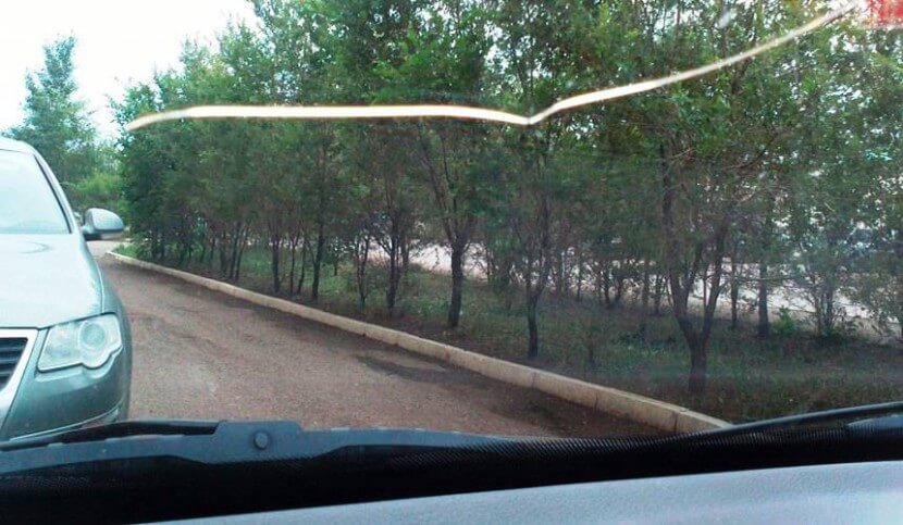 Трещина на лобовом стекле автомобиля