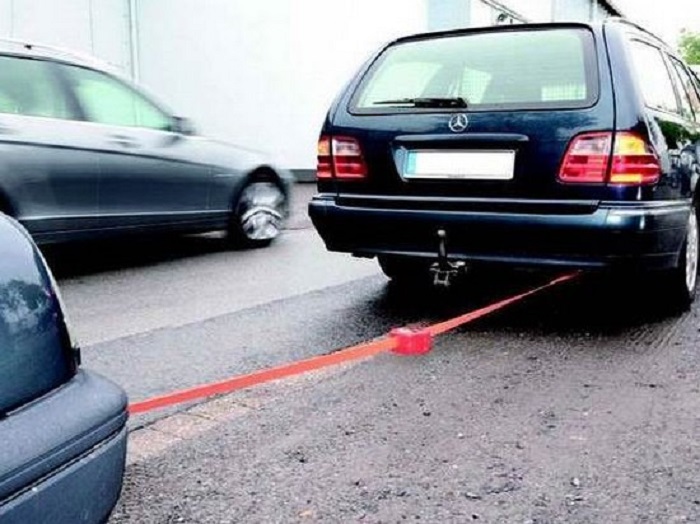Авто на буксировочном тросе
