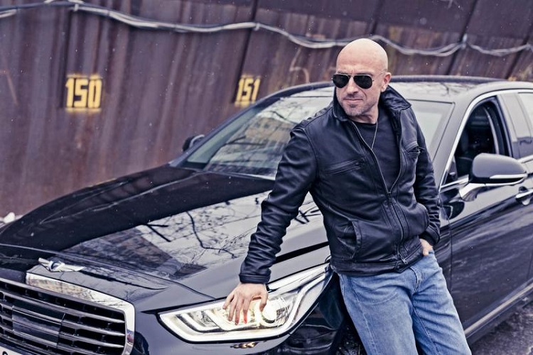 Нагиев возле машины
