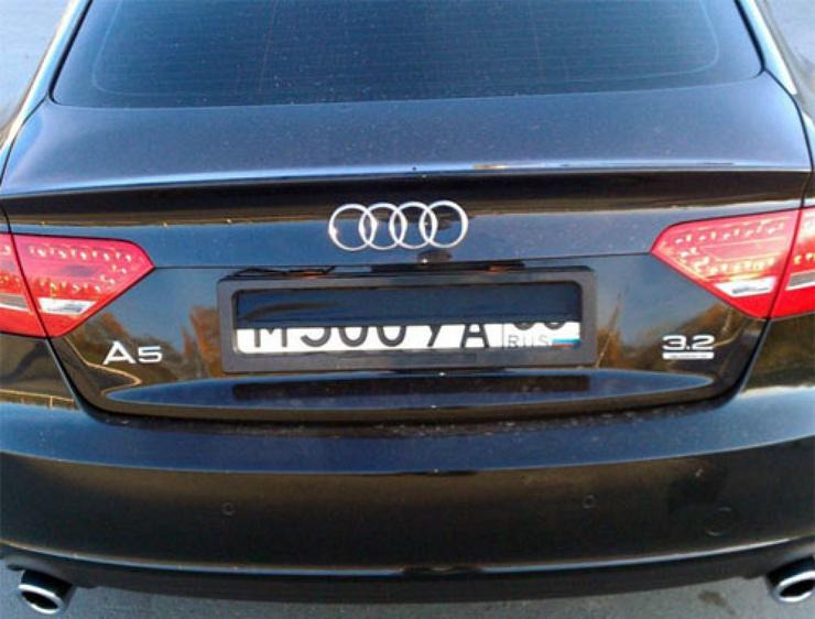 Скрытый наполовину номер авто